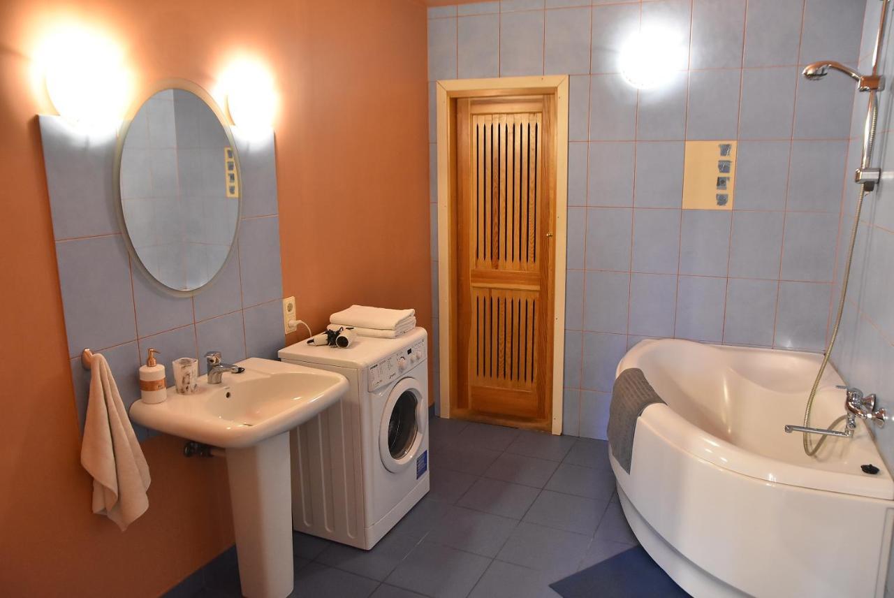 Uliha Apartamenti Liepāja Esterno foto